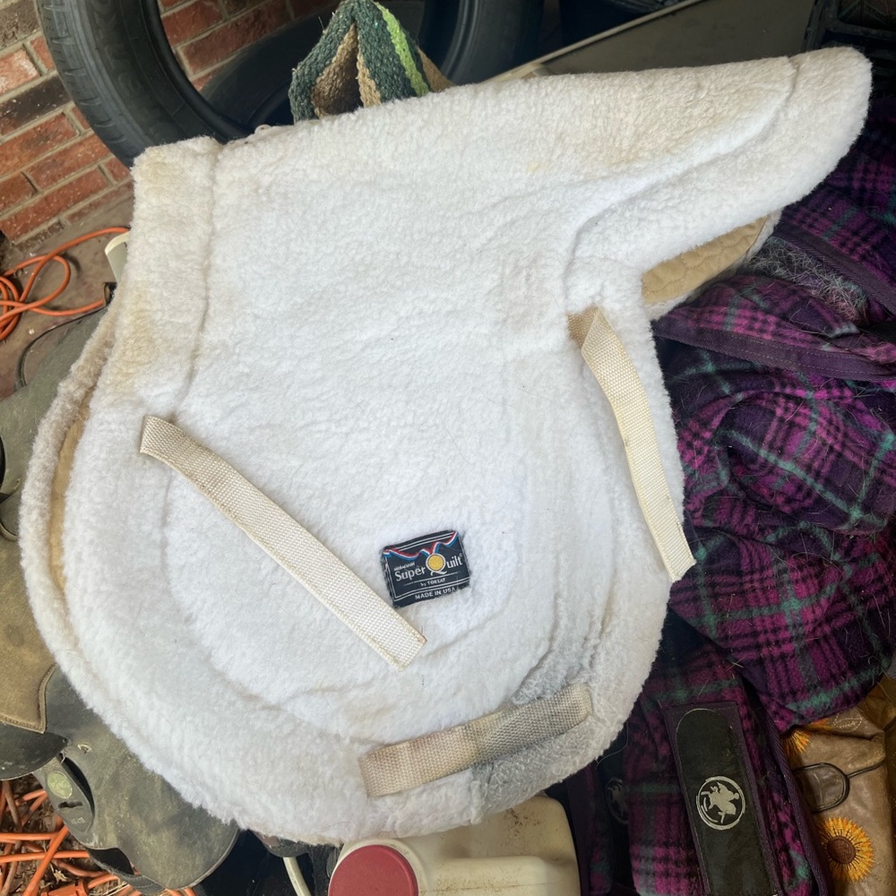 White fleece Saddle Pad